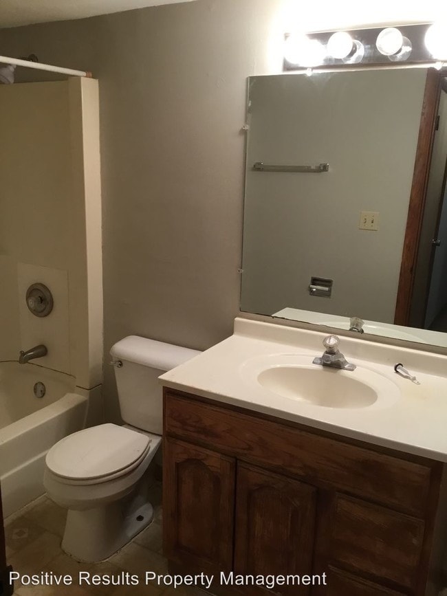 Building Photo - 2525 Conklin Dr