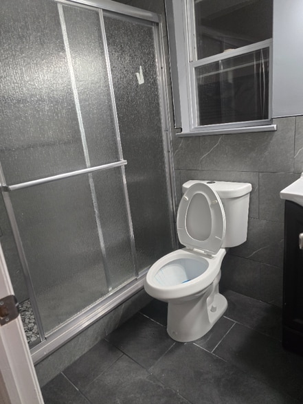 Building Photo - 529 Linden Ave