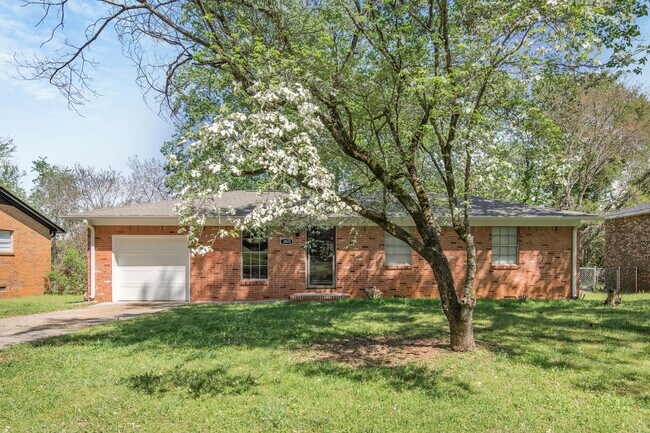 Primary Photo - 2622 Thornhill Rd NW