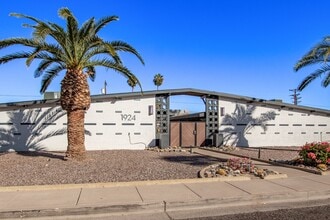 Building Photo - Palm View Manor