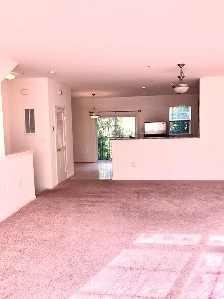 Building Photo - 146 Moore Dr