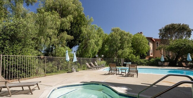 Building Photo - Stunning 1B/1.5BA Condo in Carlsbad w/ Golf Course Views!