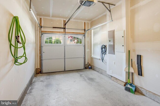 Building Photo - 1567 Renate Dr