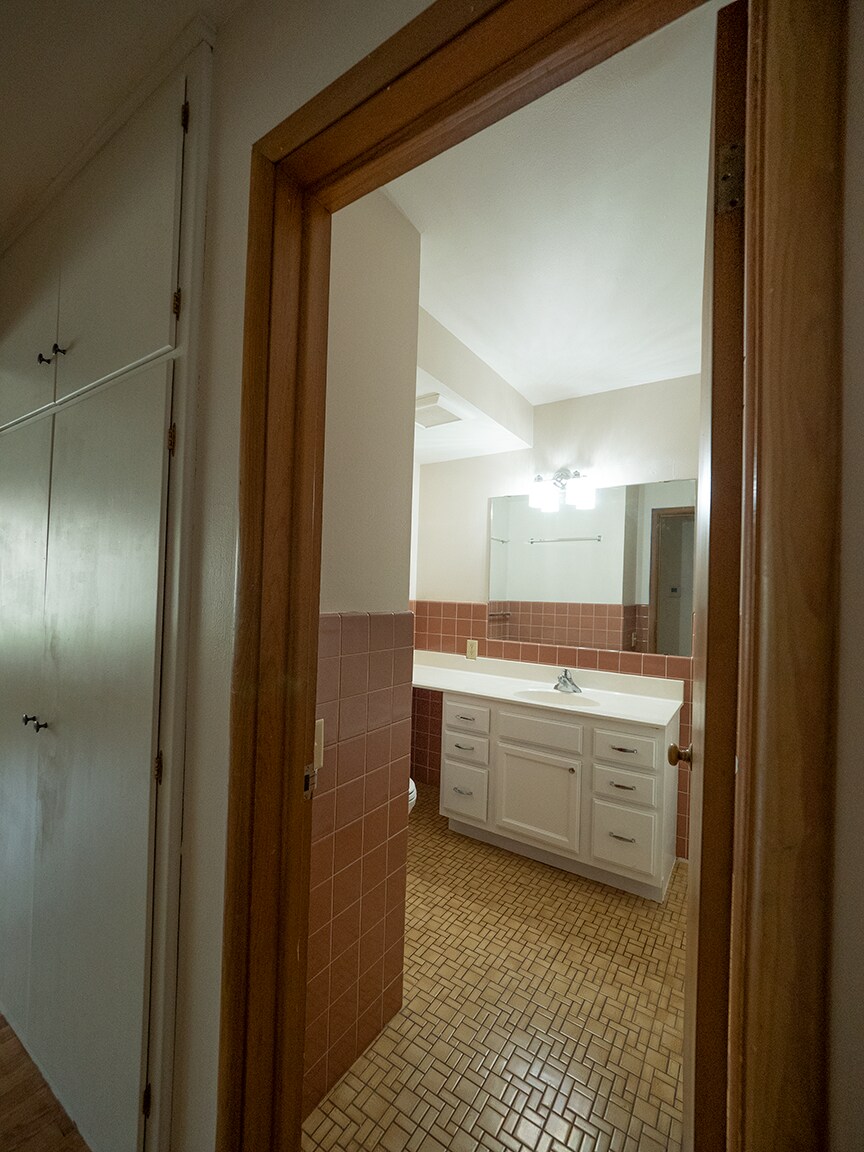 Bathroom - 513 N Midvale Blvd