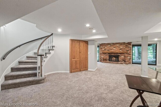 Building Photo - 1109 Ivyglen Cir