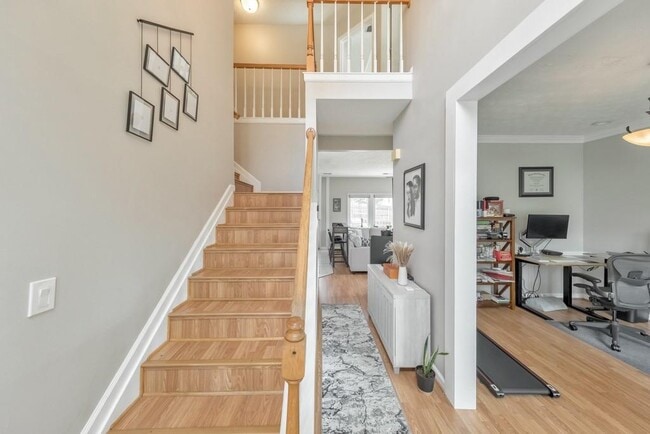 Building Photo - 520 Sonnet Way