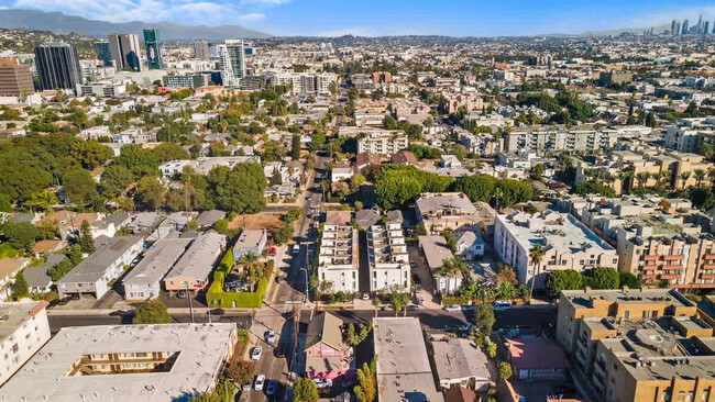 Building Photo - 7135 Santa Monica Blvd