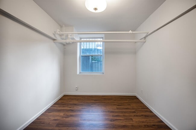 Building Photo - 7812 Hudson Ave