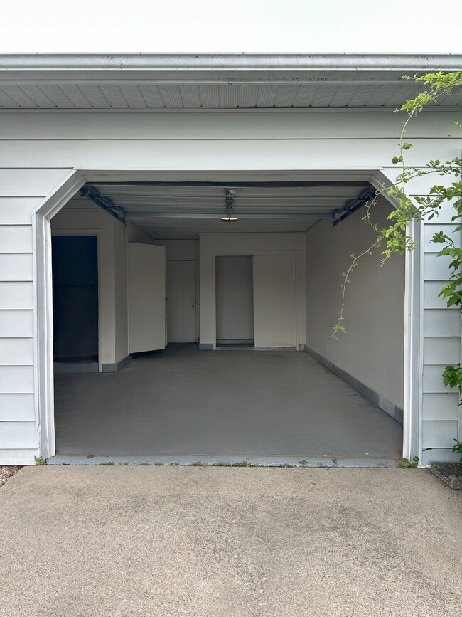 Building Photo - 2909 Travis St