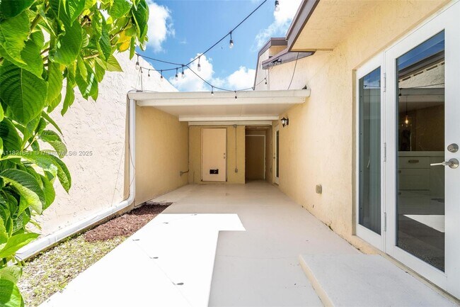Building Photo - 9148 SW 129th Ln