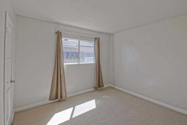 Building Photo - 1x 3906-3908