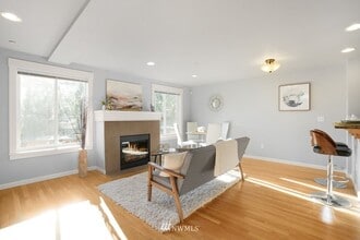 Building Photo - Large 2-Bedroom Northgate Townhome