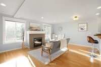 Building Photo - Large 2-Bedroom Northgate Townhome