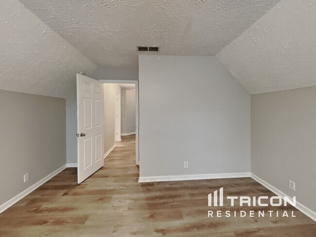 Building Photo - 2819 Elijah Dr