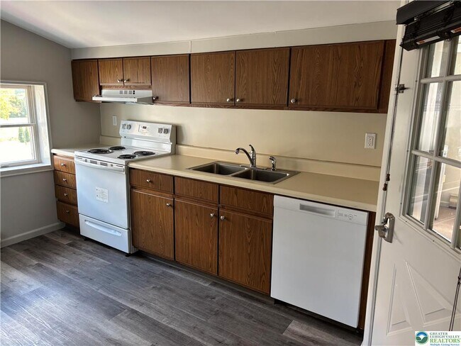Building Photo - 3951 Mountain View Dr