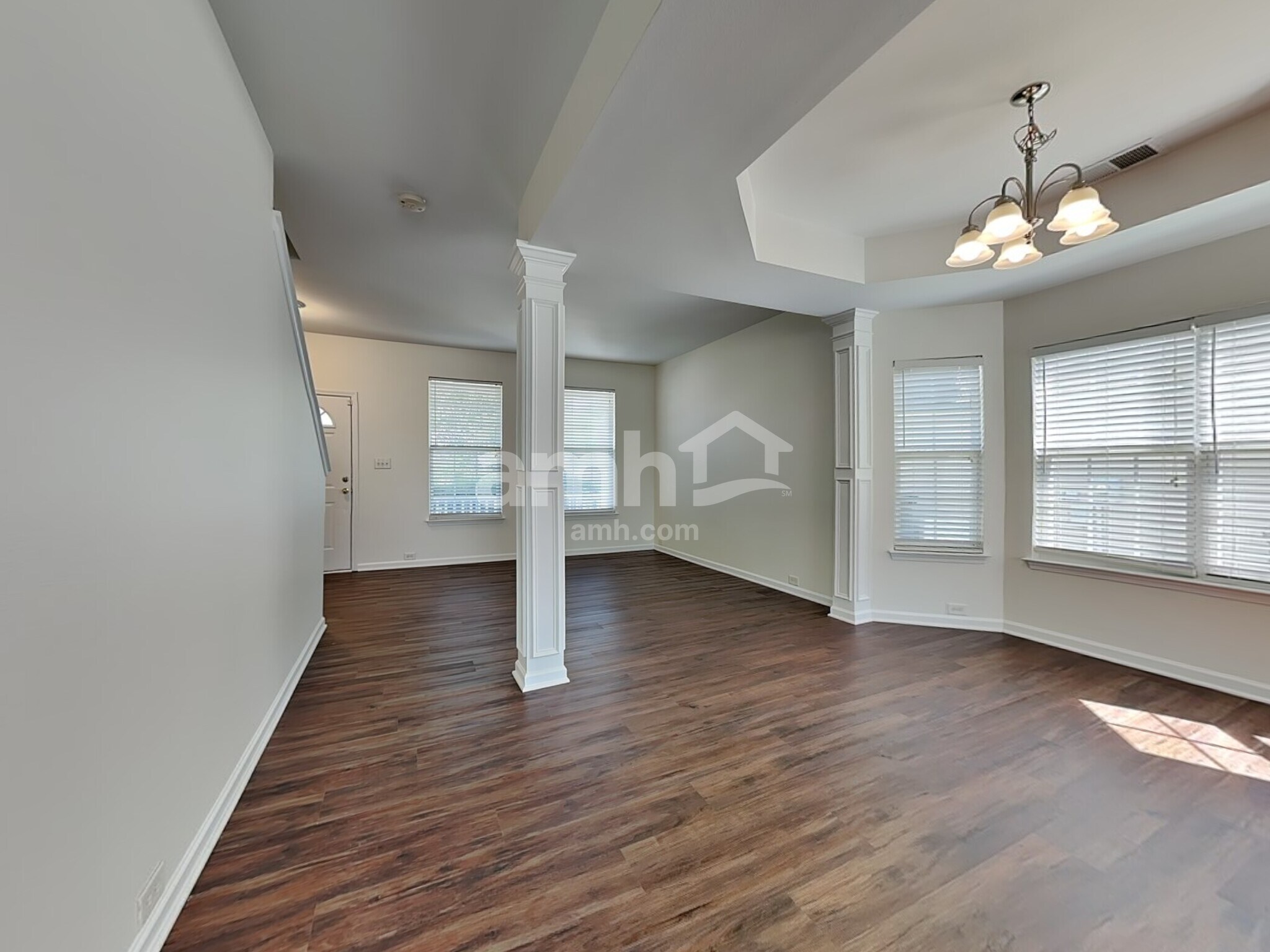 Building Photo - 2526 Ingleside Dr
