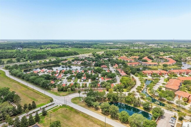 Building Photo - 6621 La Mesa Rd