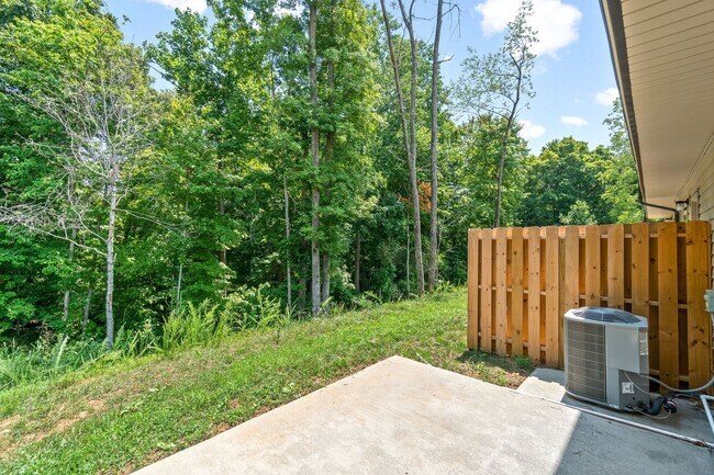 Building Photo - 223 Smithson Ln