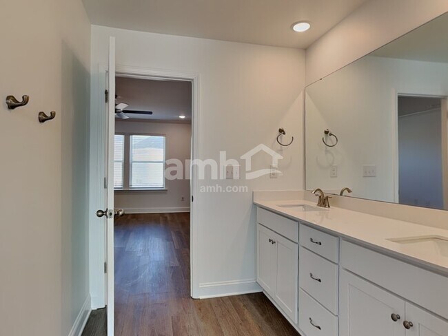 Building Photo - 6034 Rosemore Ln