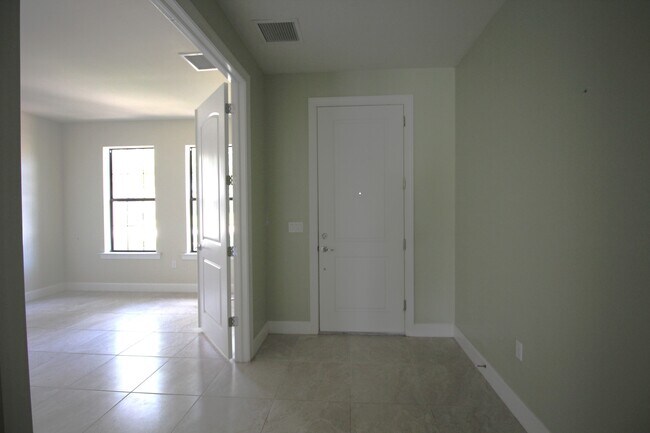 Building Photo - 2071 Parson St