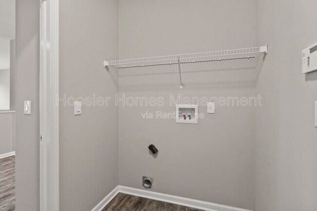 Building Photo - 556 Dylan Dr