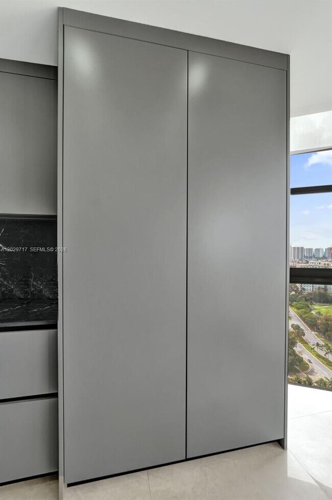 Building Photo - 20281 E Country Club Dr
