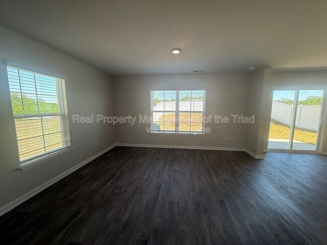 Building Photo - 5277 Ironwood Dr