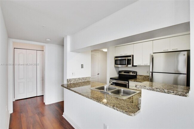 Building Photo - 1756 N Bayshore Dr