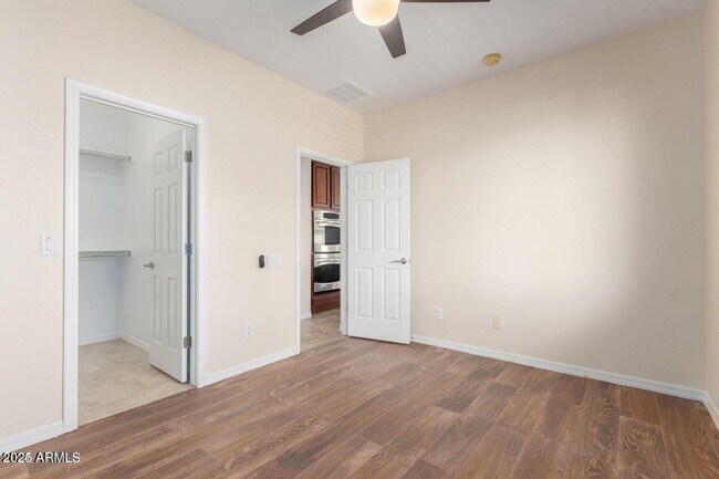 Building Photo - 5227 W Bent Tree Dr