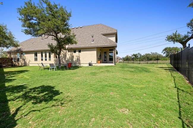Building Photo - 1747 Dunvegan Pk