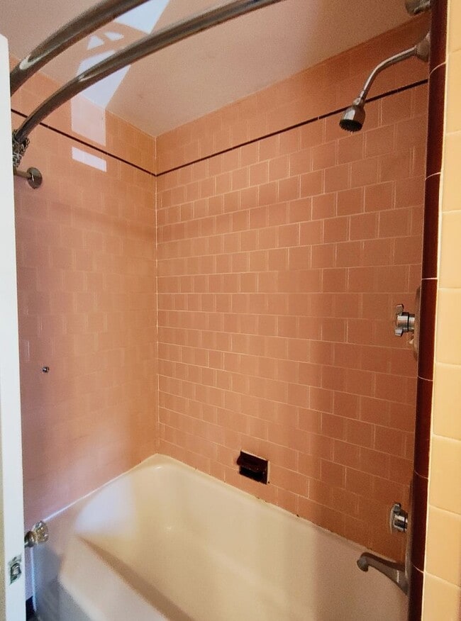 Building Photo - ***Providence/Elmhurst – Two Bed with all ...