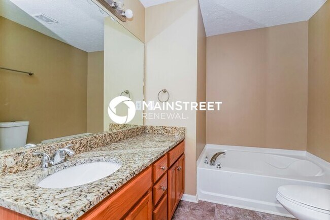 Building Photo - 3 Bedroom Pet-Friendly Home in Nashville, TN with Main Street Renewal