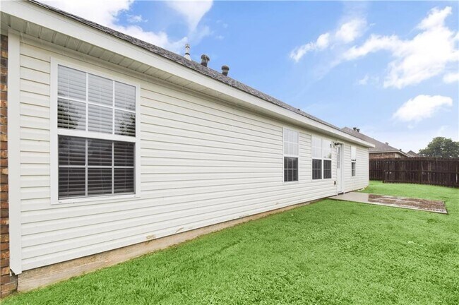 Building Photo - 1240 Lariat Dr