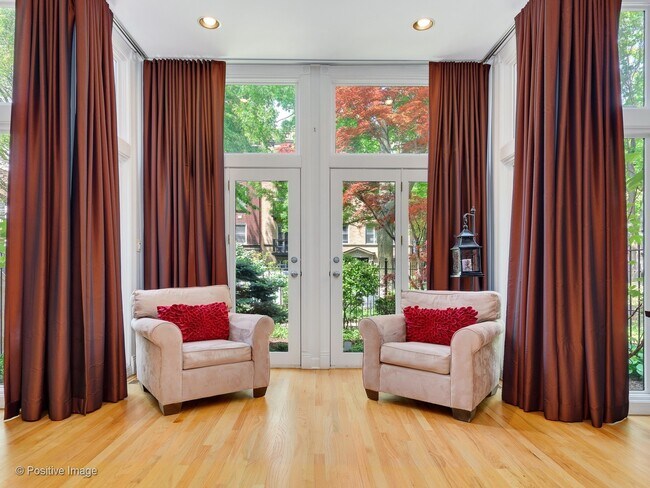 Building Photo - Rarely available single family home for rent in the Southport Corridor!