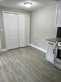 Building Photo - 605 Woodridge Dr