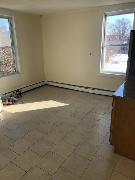 Building Photo - 70 Linden St