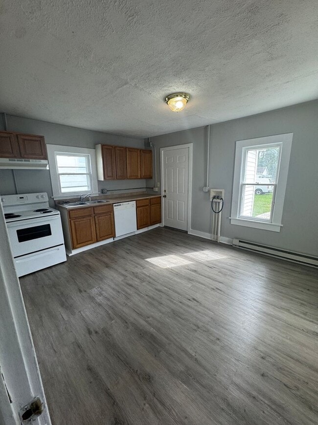 Building Photo - Mid-town 1 bedroom home