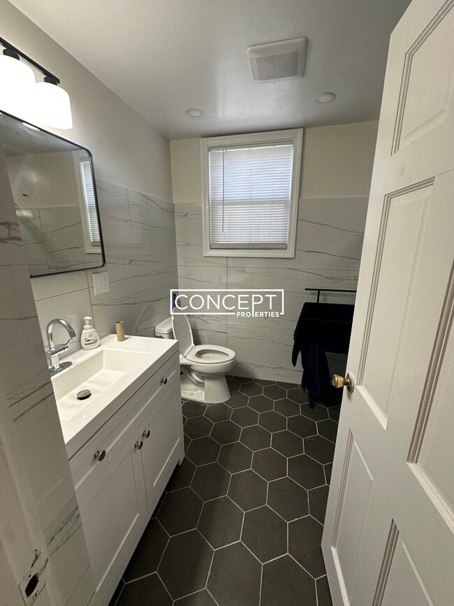 Building Photo - 47A Hillside St. Unit 2