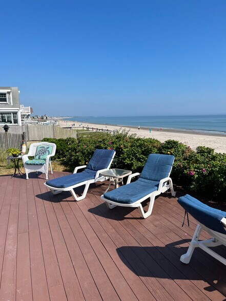 Oceanfront deck - 9 Charlotte St