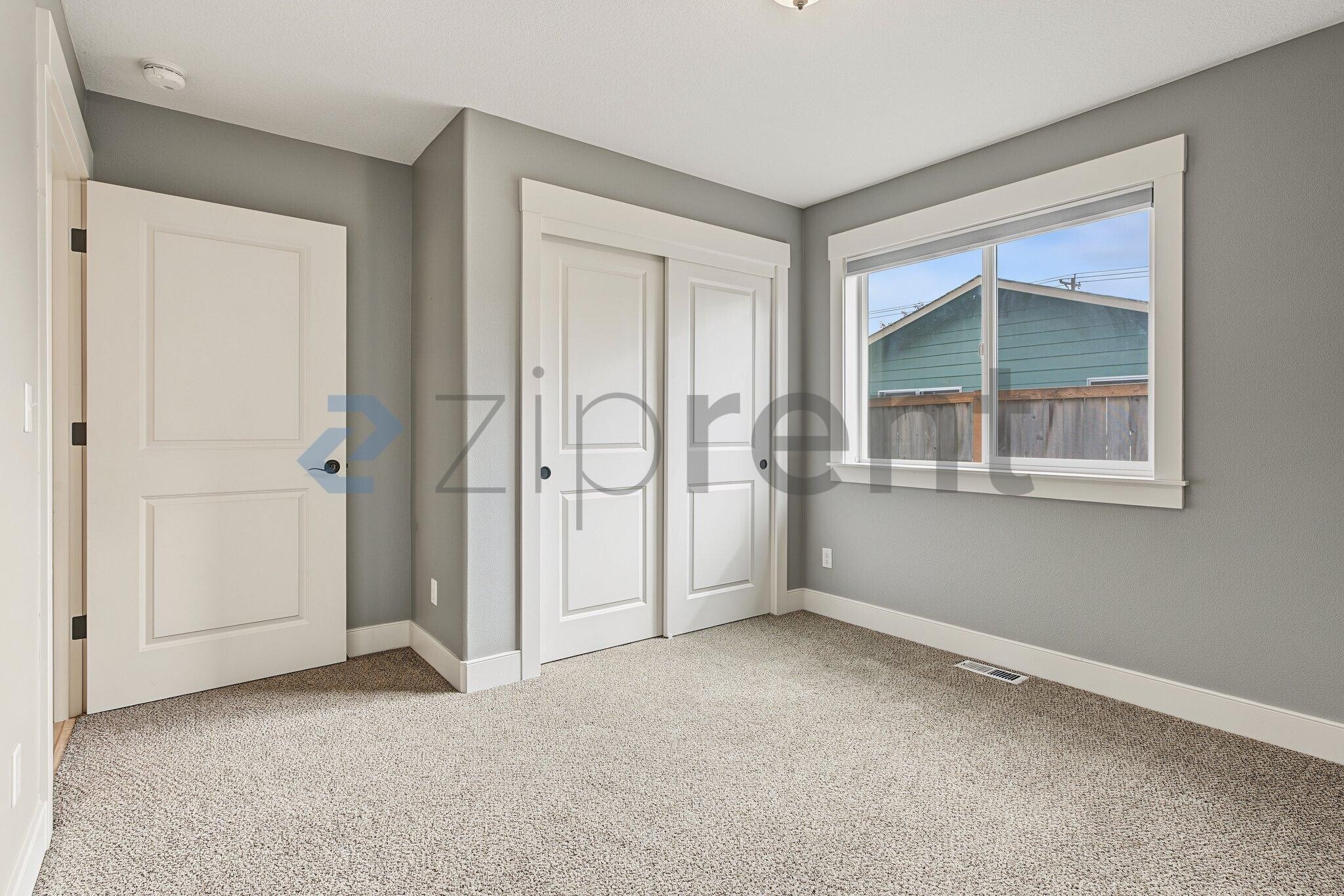 Building Photo - Unit