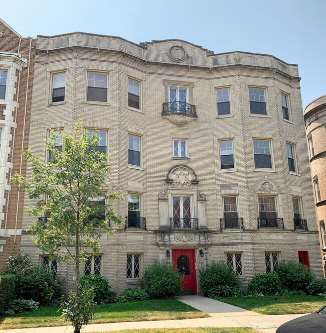 Building Photo - 1055 W North Shore Ave