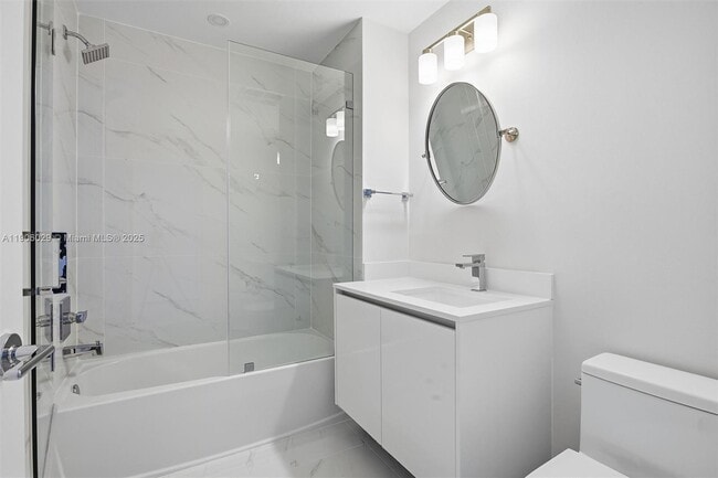 Building Photo - 700 NE 24th St