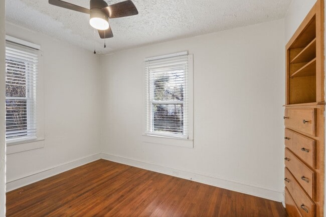 Building Photo - 537 Huston St