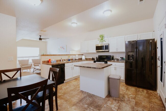Building Photo - 2138 Phillips Alley