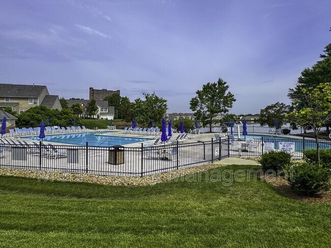 Building Photo - 2056 Oxford Heights