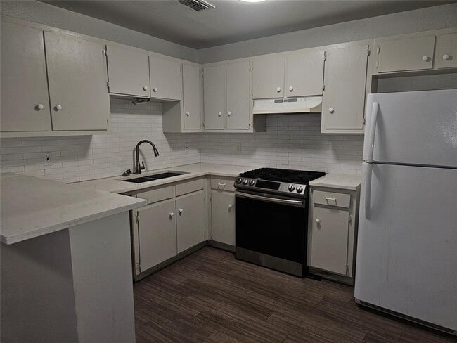 Building Photo - 7300 Bennett Ave