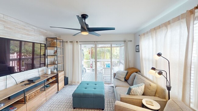 Building Photo - $3,700/mo - Furnished 2-Bed/1.5-Bath Townh...