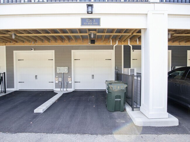 Building Photo - Walkable Short Pump Living with a Huge Private Deck