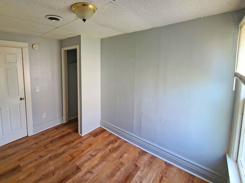 Building Photo - 367 West Ave