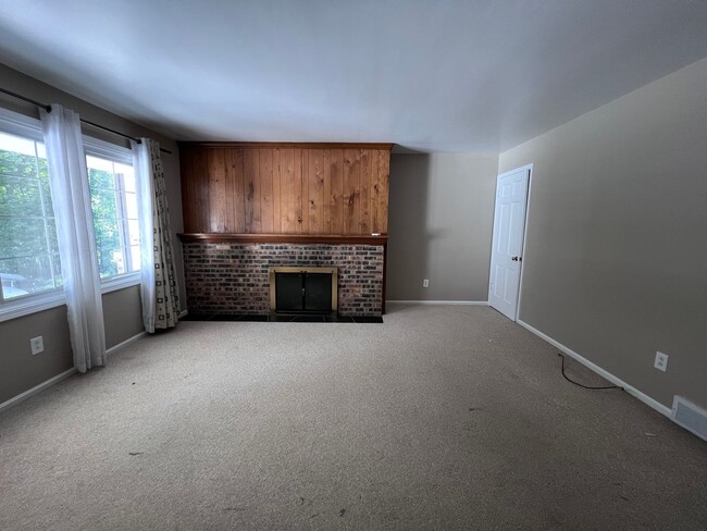 Building Photo - 3010-3012 Okemos Dr SE